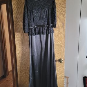 Miusol Black Lace 3/4 Sleeve Gown